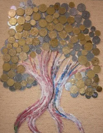 Árbol hecho con monedas, una forma de ahorrar dinero