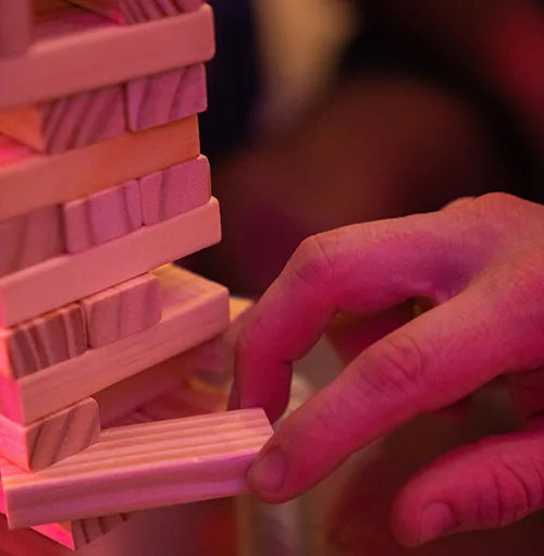 El juego Jenga, representa un desafío, la gamificación