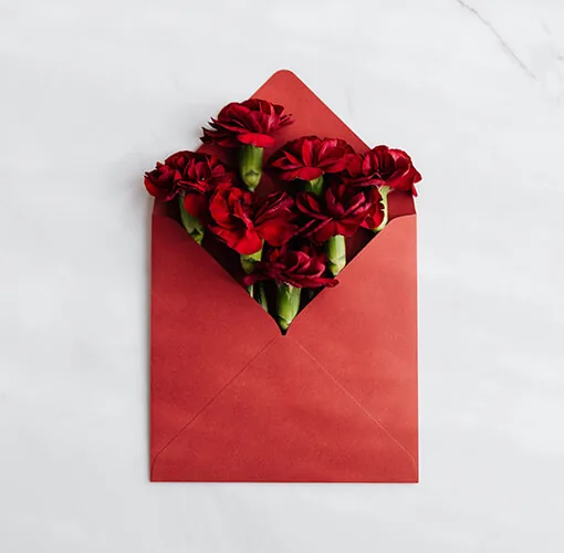 Sobre con flores, idea creativa para el día de la madre.